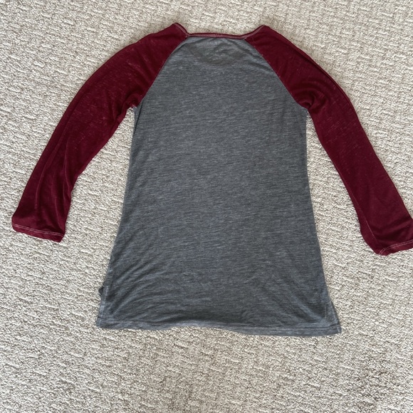 Womens Gray Dont Stop Believin Santa Christmas. 3/4 Sleeve Shirt XS - Picture 6 of 7